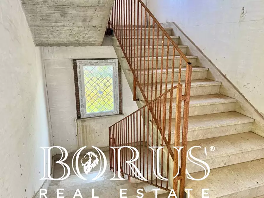 Immagine 37 di Palazzo in vendita  a Castel Volturno