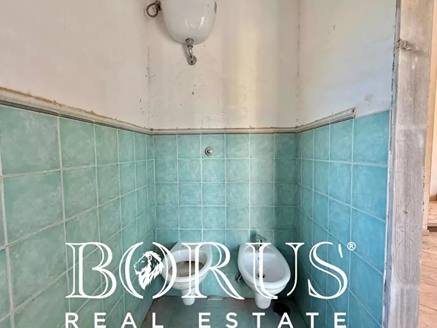 Immagine 48 di Palazzo in vendita  a Castel Volturno