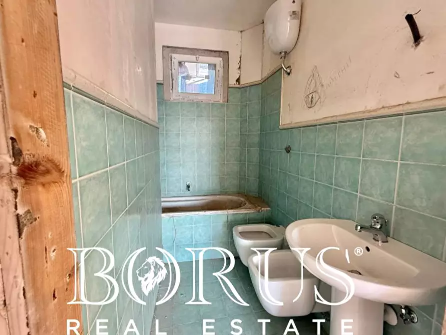 Immagine 50 di Palazzo in vendita  a Castel Volturno