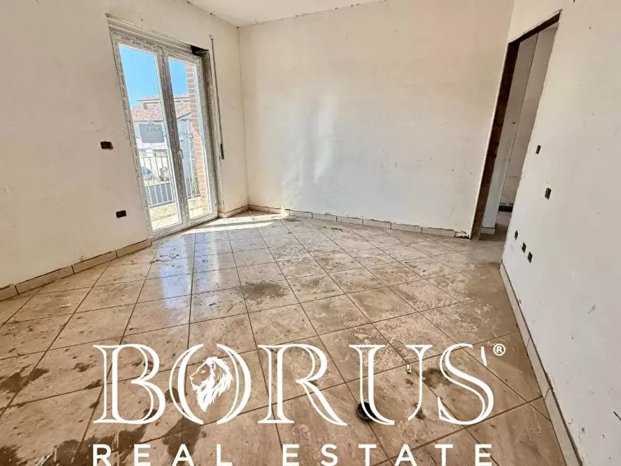 Immagine 56 di Palazzo in vendita  a Castel Volturno