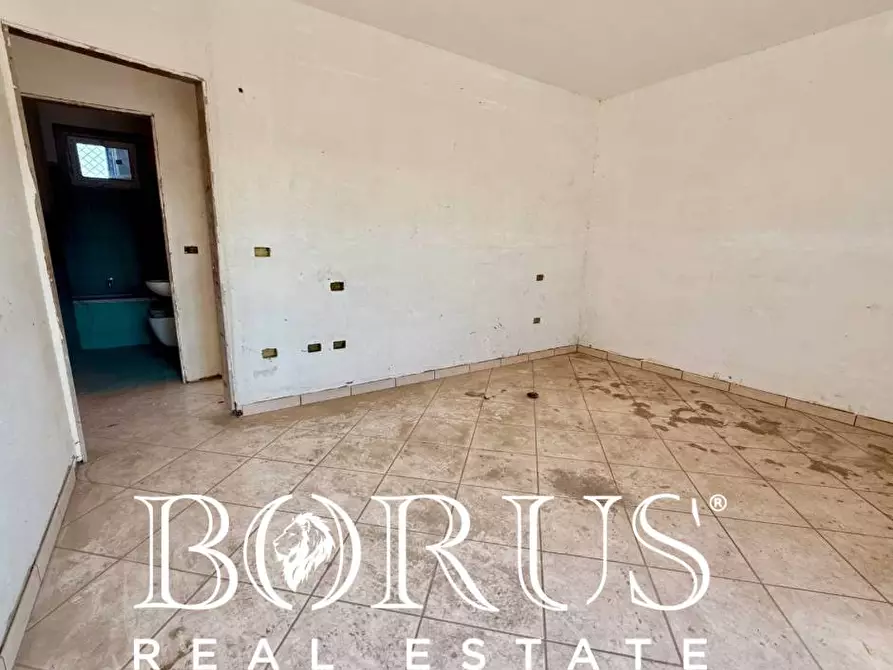 Immagine 57 di Palazzo in vendita  a Castel Volturno