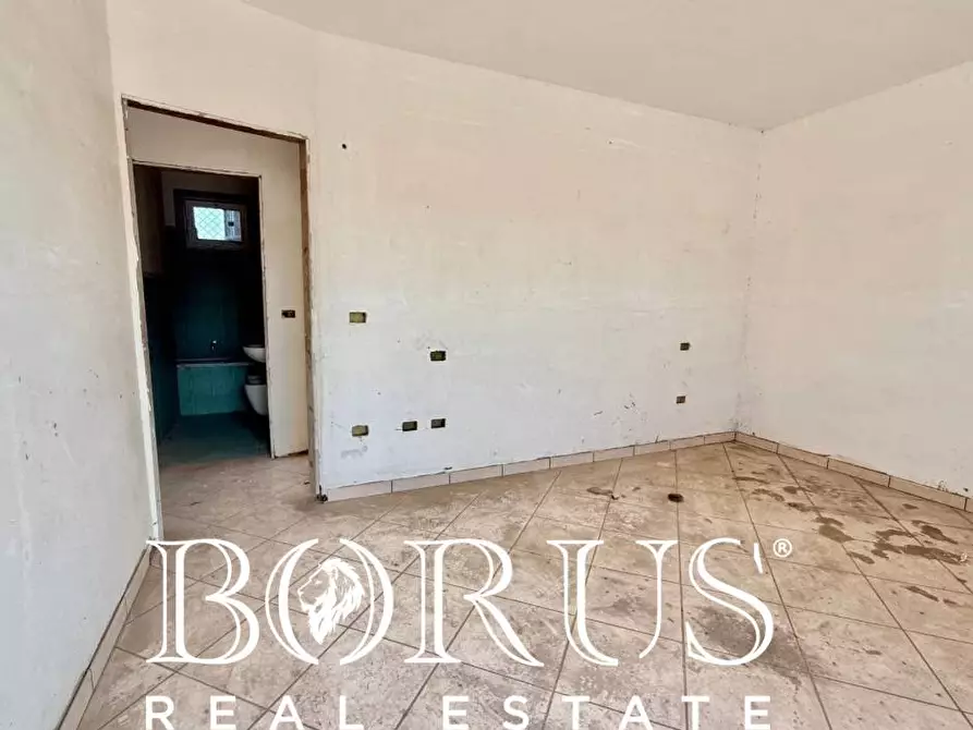 Immagine 59 di Palazzo in vendita  a Castel Volturno