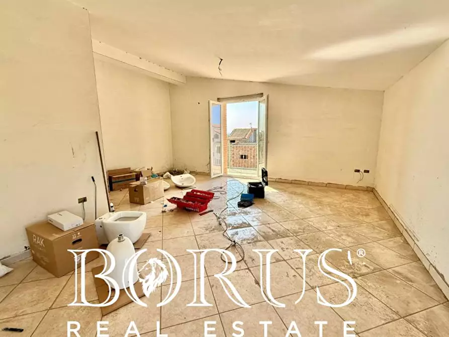 Immagine 74 di Palazzo in vendita  a Castel Volturno