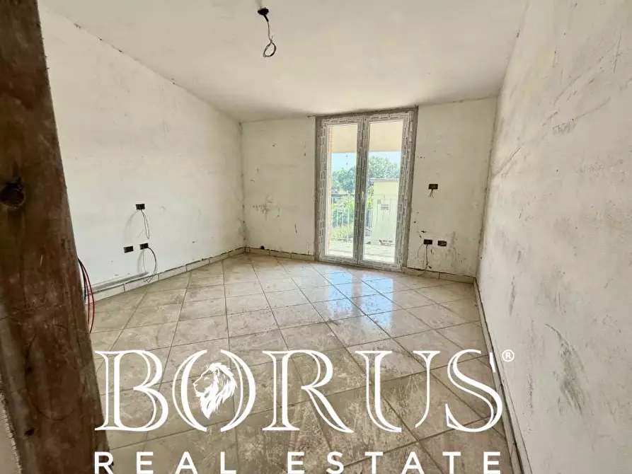 Immagine 79 di Palazzo in vendita  a Castel Volturno