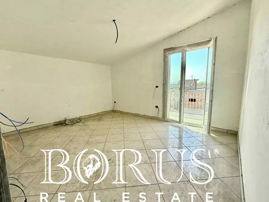 Immagine 80 di Palazzo in vendita  a Castel Volturno