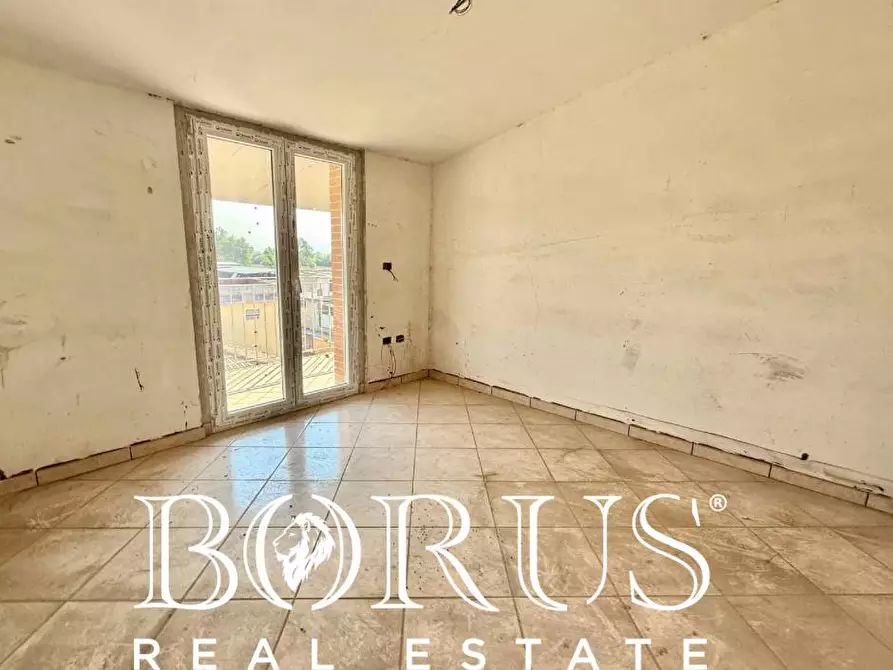 Immagine 81 di Palazzo in vendita  a Castel Volturno