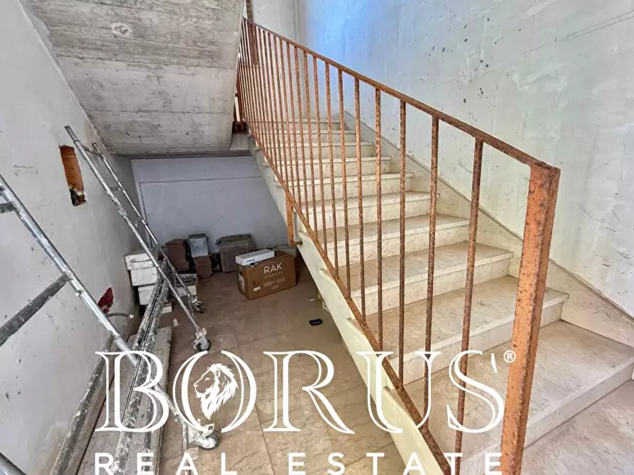 Immagine 91 di Palazzo in vendita  a Castel Volturno