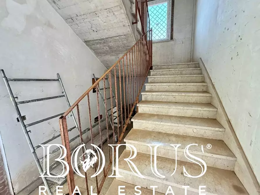 Immagine 94 di Palazzo in vendita  a Castel Volturno