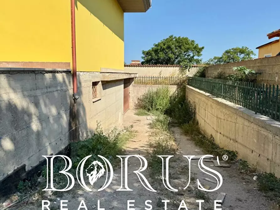 Immagine 100 di Palazzo in vendita  a Castel Volturno