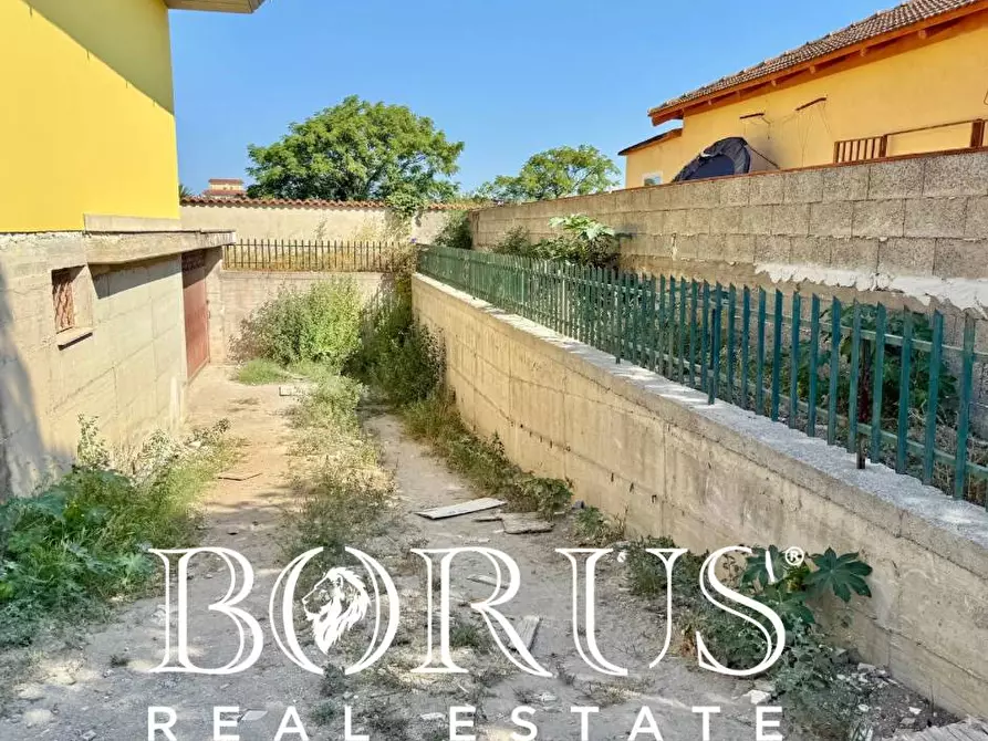 Immagine 101 di Palazzo in vendita  a Castel Volturno