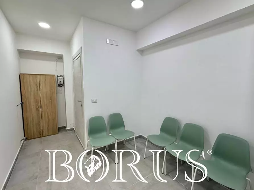 Immagine 4 di Ufficio in affitto  a Napoli