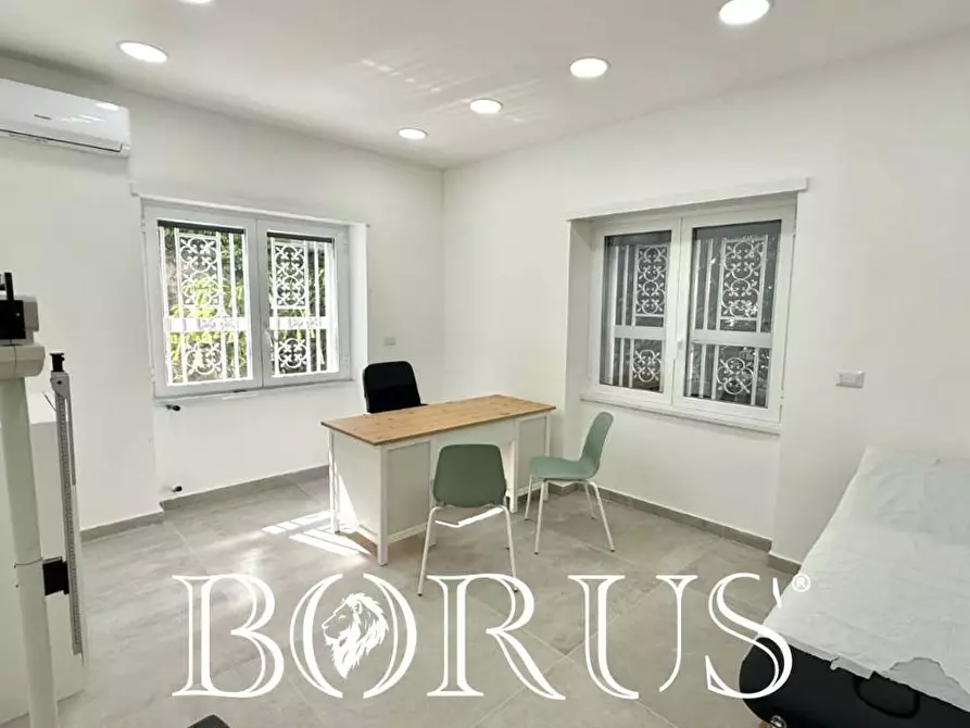 Immagine 11 di Ufficio in affitto  a Napoli