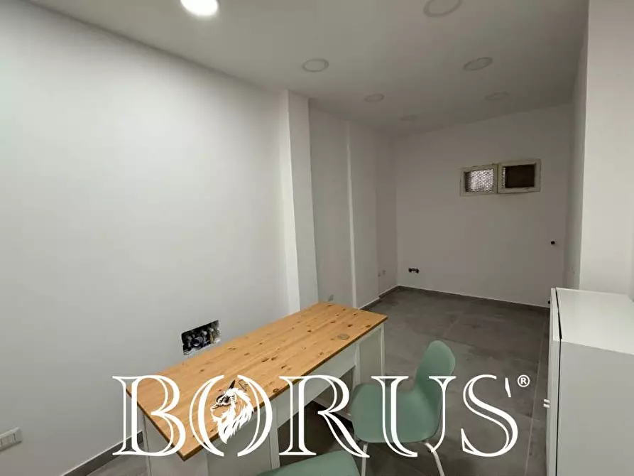 Immagine 16 di Ufficio in affitto  a Napoli