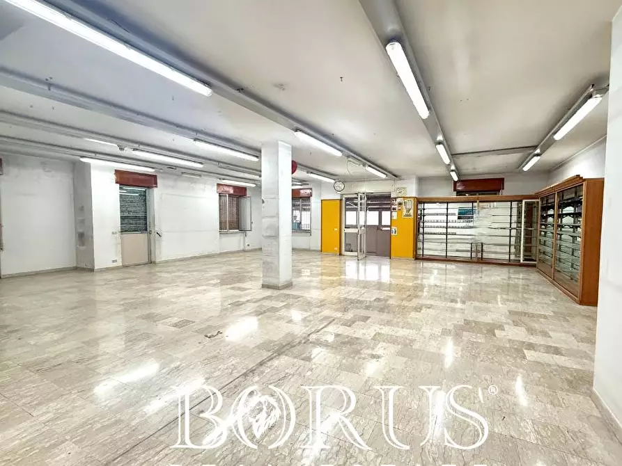 Immagine 1 di Locale commerciale in affitto  in via verdi a Cesa