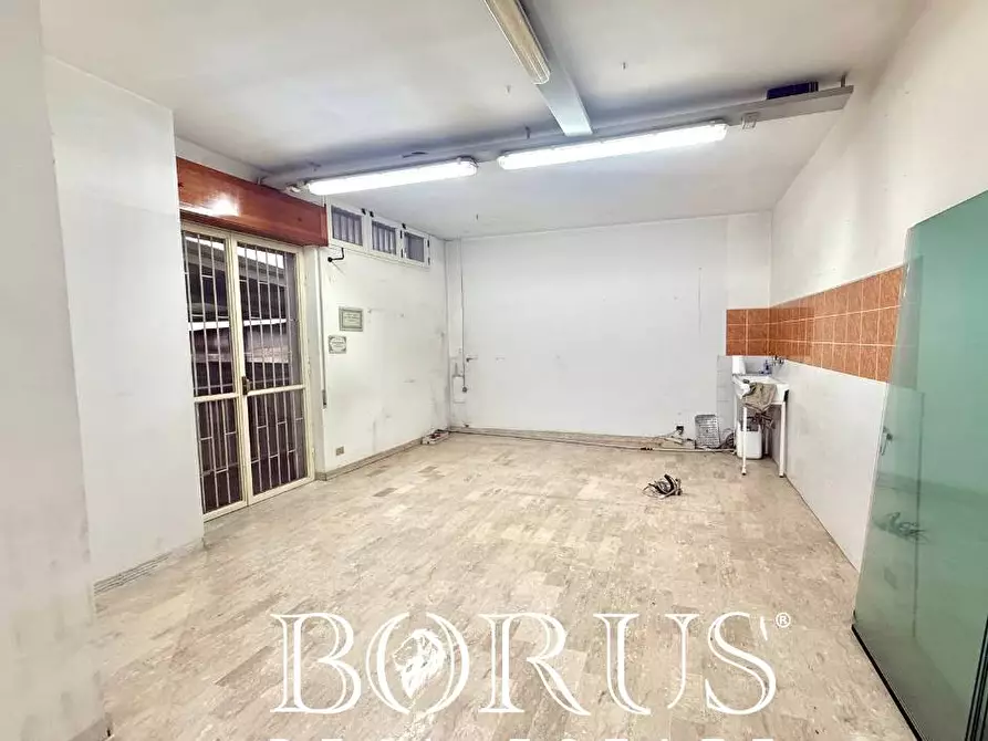 Immagine 12 di Locale commerciale in affitto  in via verdi a Cesa