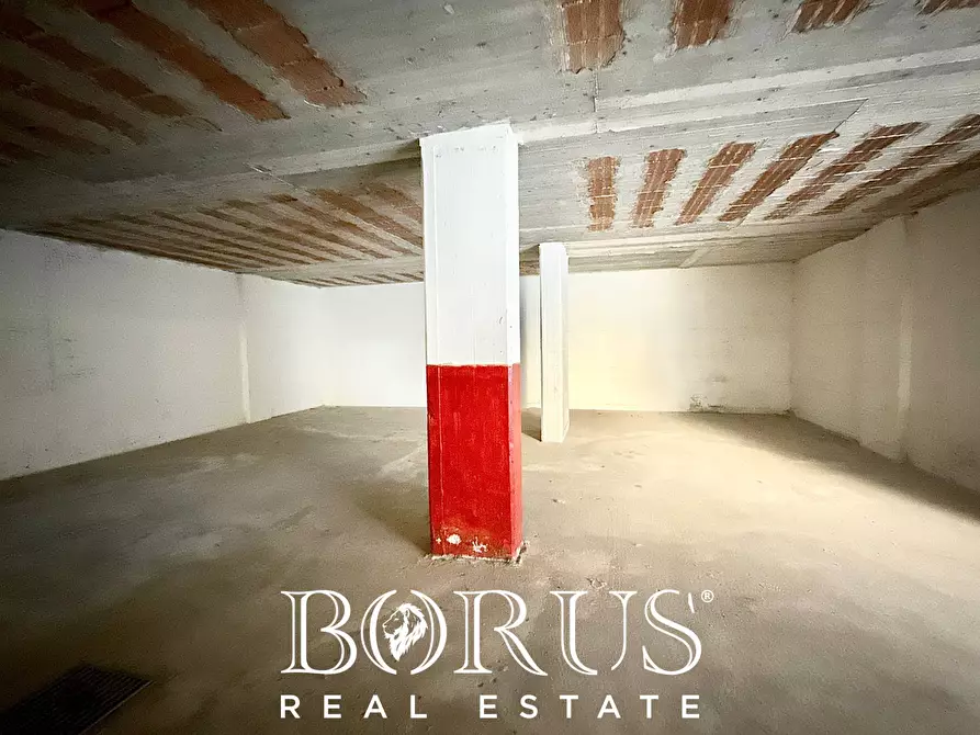 Immagine 13 di Magazzino in affitto  in VIA LARGA a Carinaro