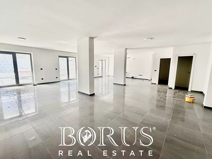 Immagine 1 di Locale commerciale in vendita  in VIA FIRENZE a Santa Maria Capua Vetere