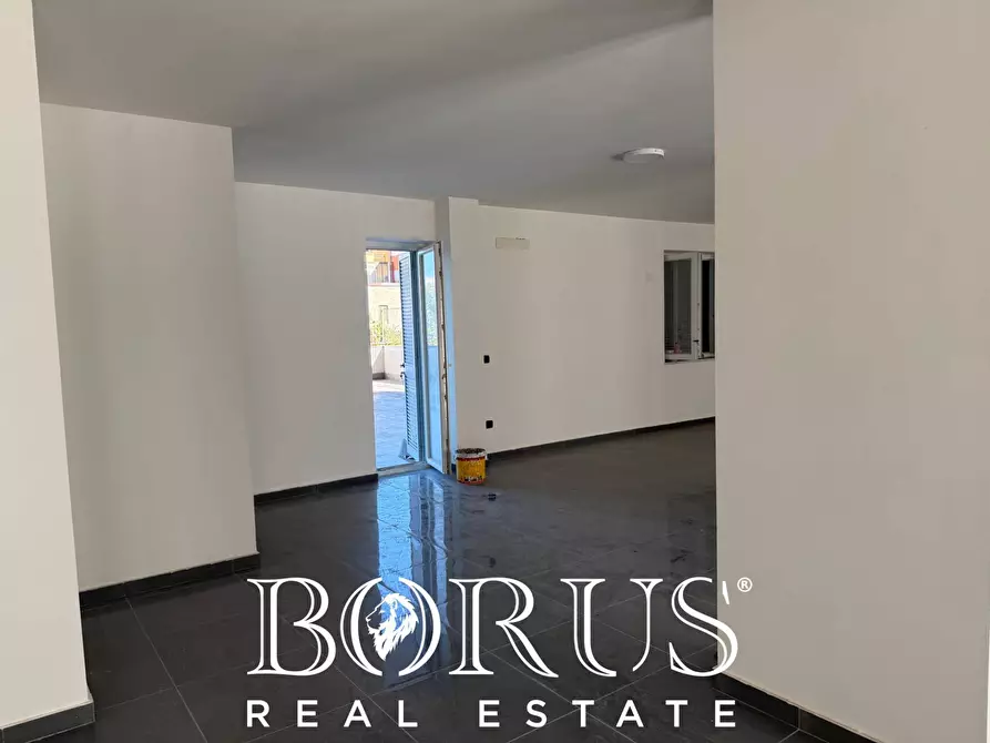 Immagine 12 di Locale commerciale in vendita  in VIA FIRENZE a Santa Maria Capua Vetere