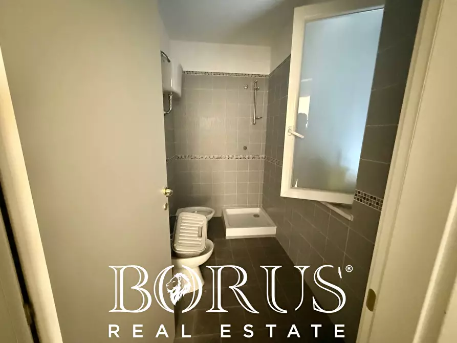 Immagine 15 di Locale commerciale in vendita  in VIA FIRENZE a Santa Maria Capua Vetere