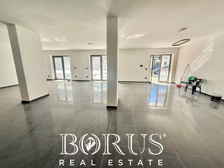 Immagine 2 di Locale commerciale in vendita  in VIA FIRENZE a Santa Maria Capua Vetere