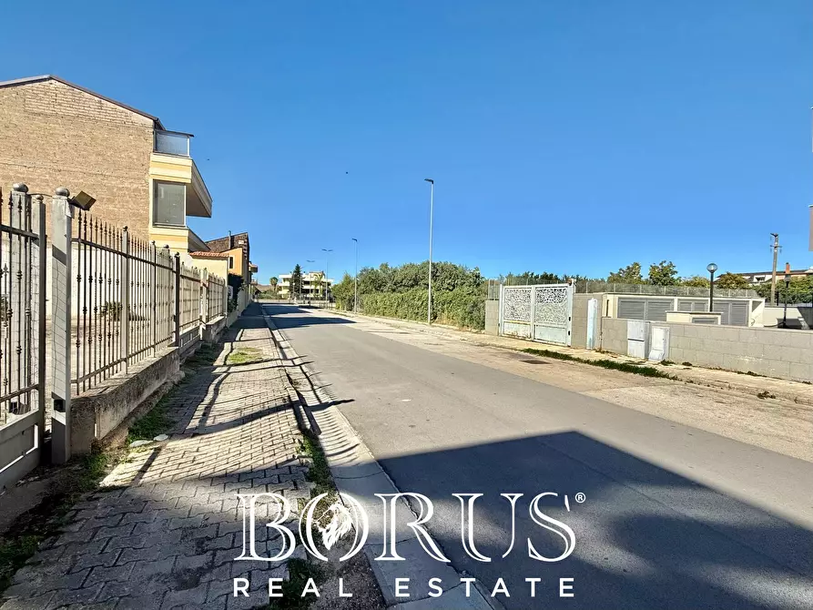 Immagine 21 di Locale commerciale in vendita  in VIA FIRENZE a Santa Maria Capua Vetere