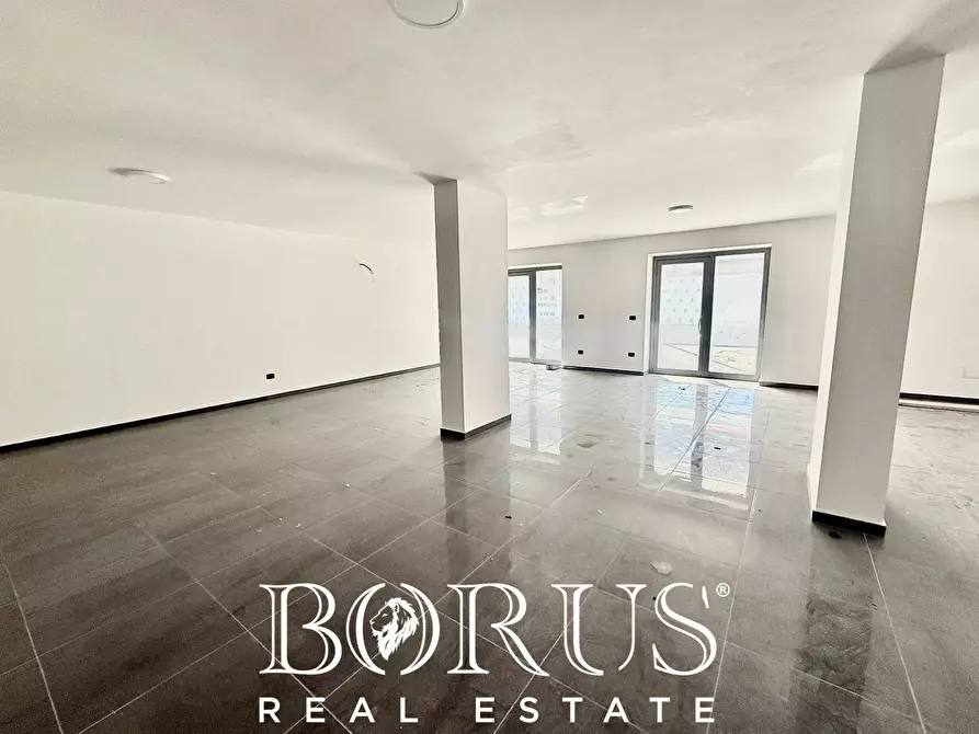 Immagine 3 di Locale commerciale in vendita  in VIA FIRENZE a Santa Maria Capua Vetere