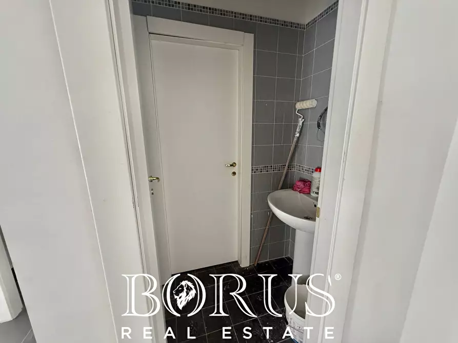 Immagine 22 di Locale commerciale in vendita  in VIA FIRENZE a Santa Maria Capua Vetere