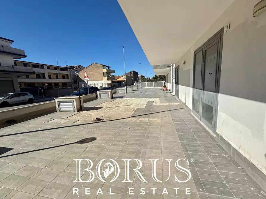 Immagine 26 di Locale commerciale in vendita  in VIA FIRENZE a Santa Maria Capua Vetere