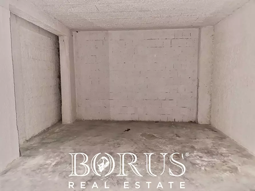 Immagine 28 di Locale commerciale in vendita  in VIA FIRENZE a Santa Maria Capua Vetere