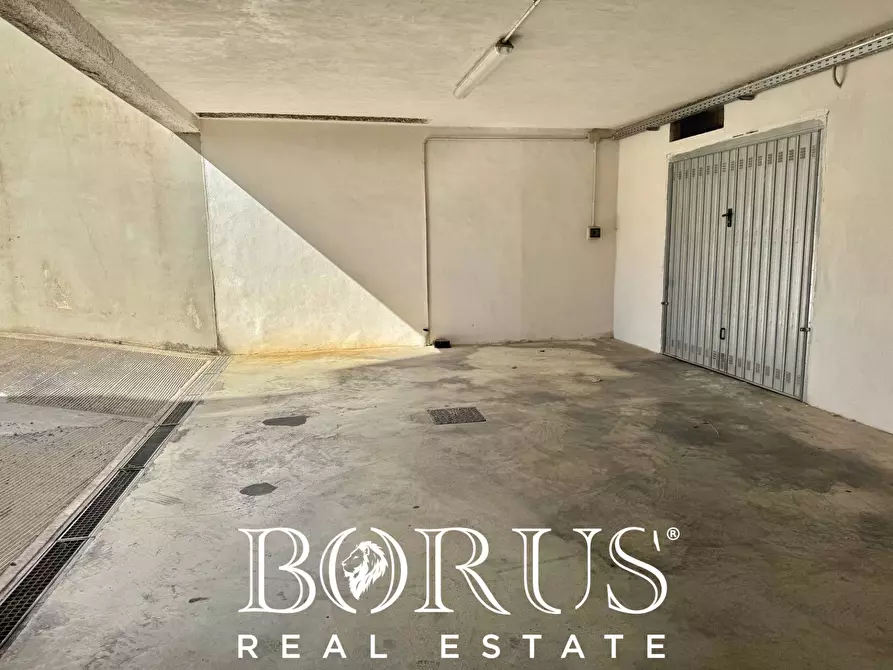 Immagine 29 di Locale commerciale in vendita  in VIA FIRENZE a Santa Maria Capua Vetere