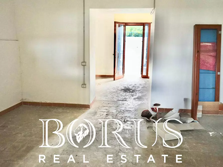 Immagine 3 di Locale commerciale in affitto  a Teverola