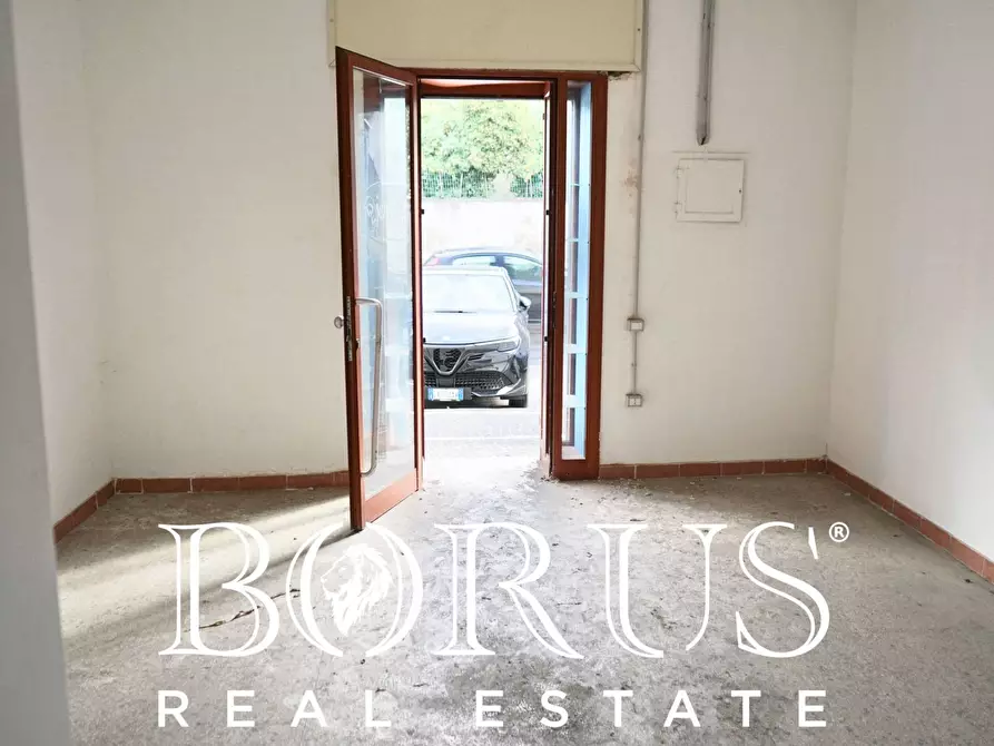 Immagine 4 di Locale commerciale in affitto  a Teverola