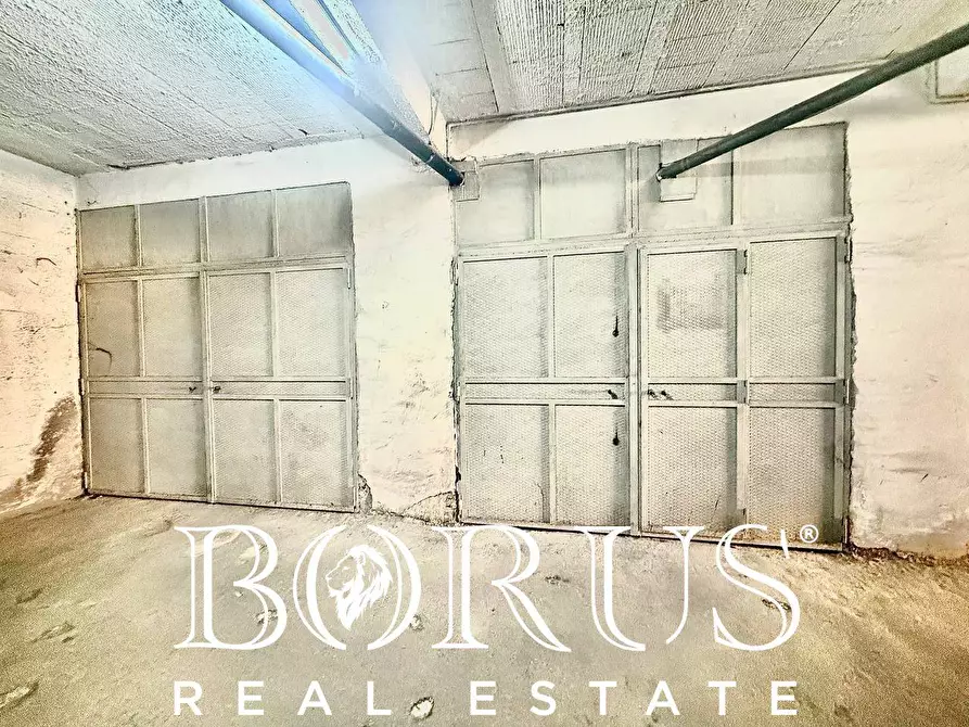 Immagine 9 di Box auto in vendita  in via Caruso a Aversa