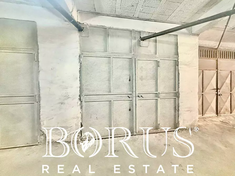 Immagine 10 di Box auto in vendita  in via Caruso a Aversa