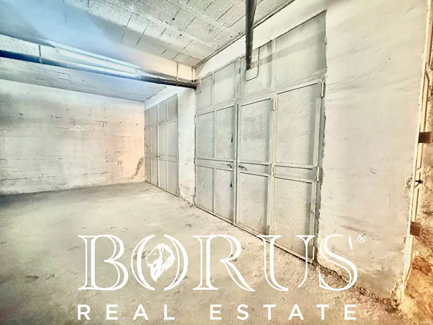 Immagine 11 di Box auto in vendita  in via Caruso a Aversa