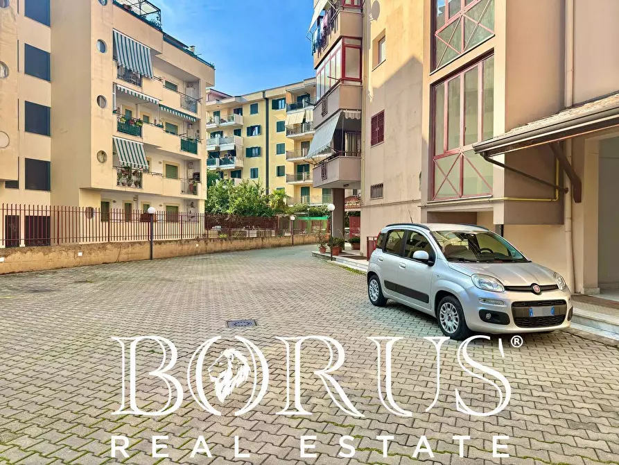 Immagine 14 di Box auto in vendita  in via Caruso a Aversa