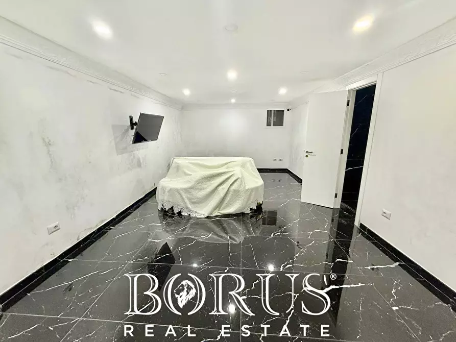 Immagine 4 di Locale commerciale in vendita  in Corso San Giovanni a Teduccio a Napoli