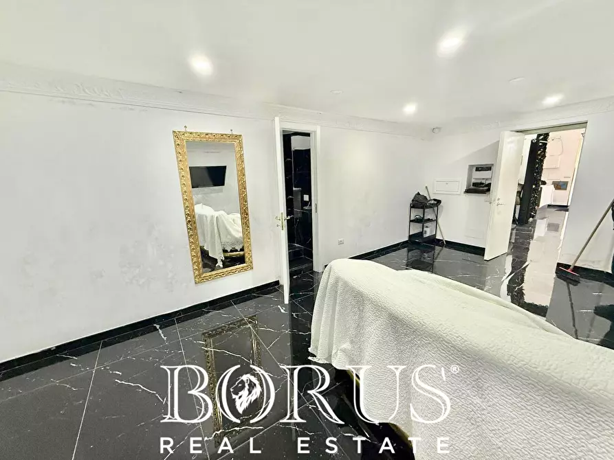 Immagine 5 di Locale commerciale in vendita  in Corso San Giovanni a Teduccio a Napoli