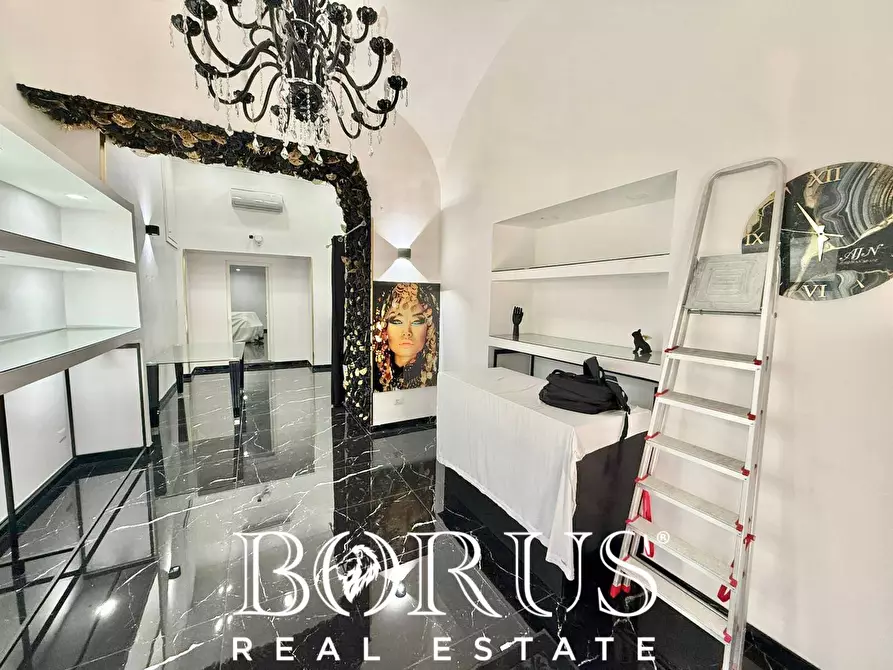 Immagine 2 di Locale commerciale in vendita  in Corso San Giovanni a Teduccio a Napoli