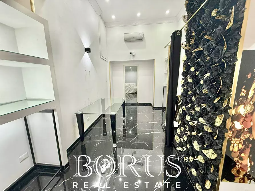 Immagine 6 di Locale commerciale in vendita  in Corso San Giovanni a Teduccio a Napoli