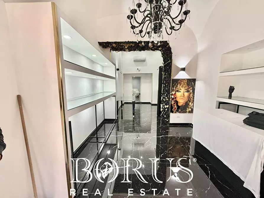 Immagine 9 di Locale commerciale in vendita  in Corso San Giovanni a Teduccio a Napoli