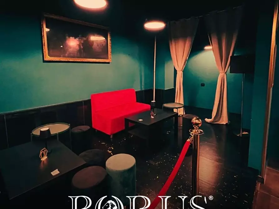 Immagine 3 di Attività commerciale in vendita  in VIA MAGENTA a Aversa