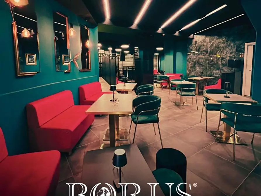 Immagine 4 di Attività commerciale in vendita  in VIA MAGENTA a Aversa