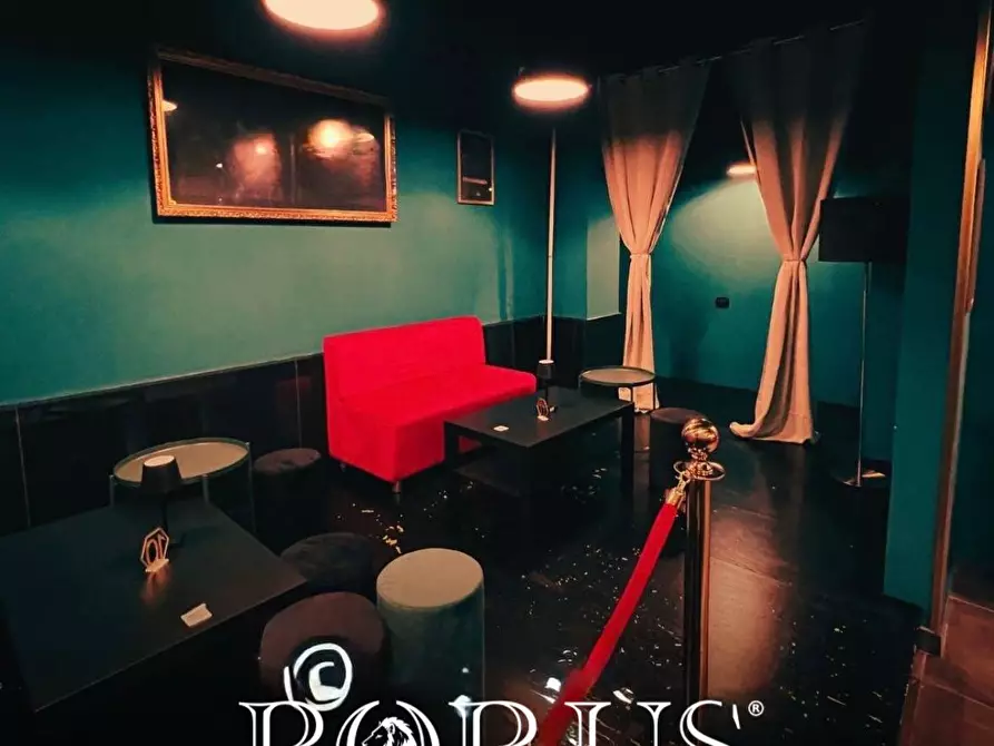 Immagine 5 di Attività commerciale in vendita  in VIA MAGENTA a Aversa