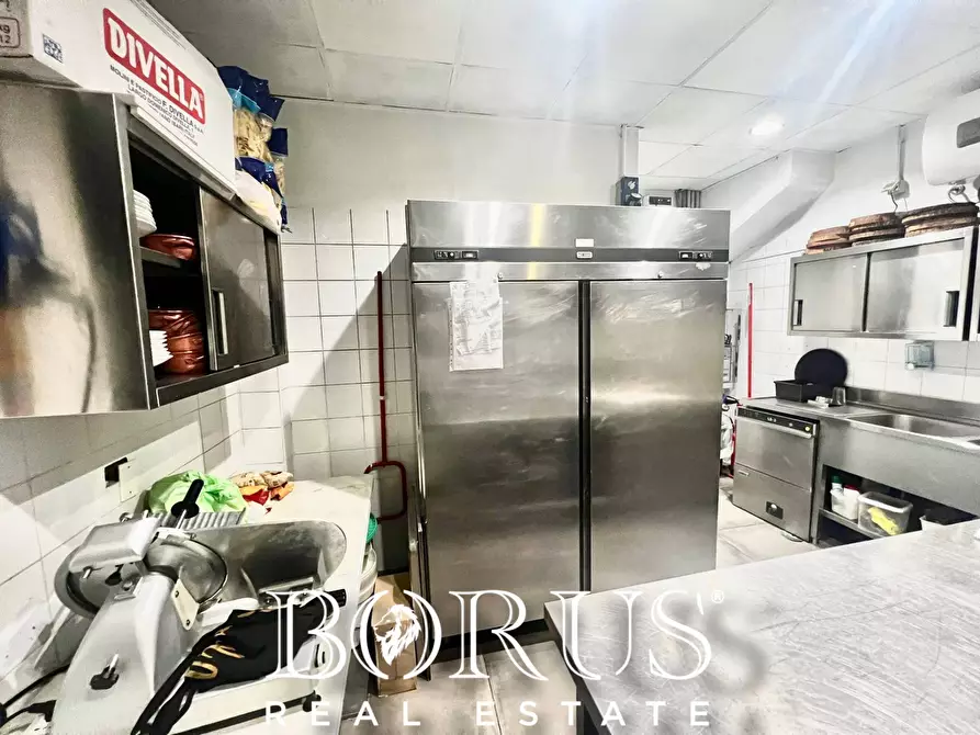 Immagine 15 di Attività commerciale in vendita  in VIA MAGENTA a Aversa