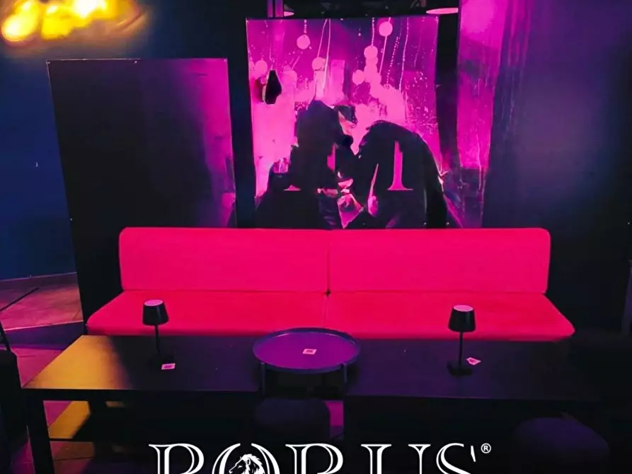 Immagine 2 di Attività commerciale in vendita  in VIA MAGENTA a Aversa