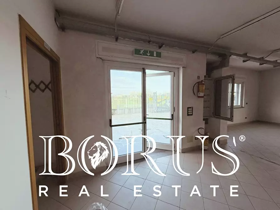 Immagine 15 di Locale commerciale in affitto  in Viale della libertà a Gricignano Di Aversa