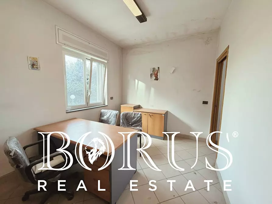 Immagine 18 di Locale commerciale in affitto  in Viale della libertà a Gricignano Di Aversa