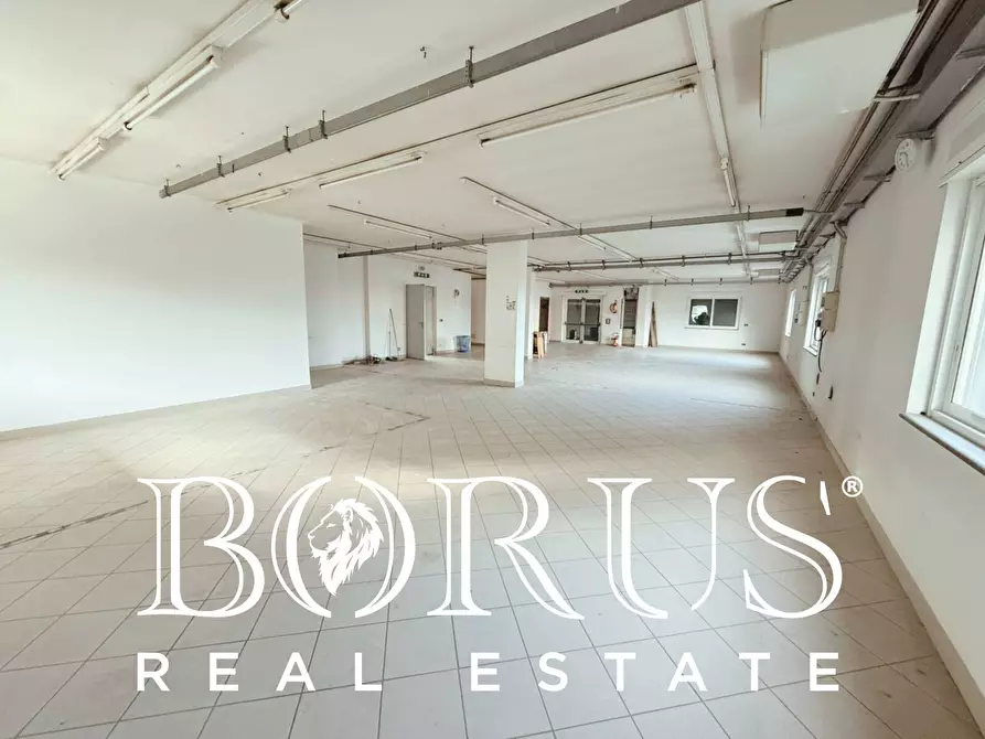 Immagine 5 di Locale commerciale in affitto  in Viale della libertà a Gricignano Di Aversa