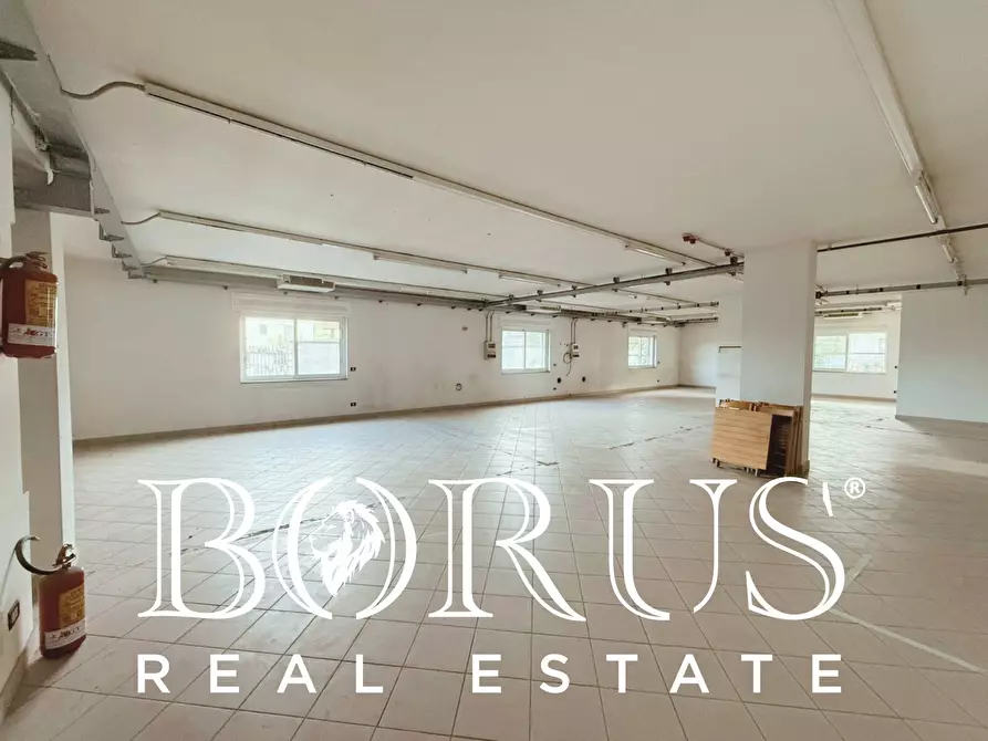 Immagine 3 di Locale commerciale in affitto  in Viale della libertà a Gricignano Di Aversa